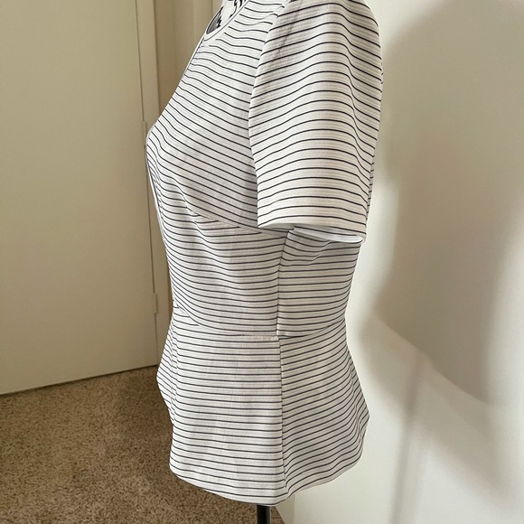 Cute peplum top bcbg maxazria - Picture 3 of 3